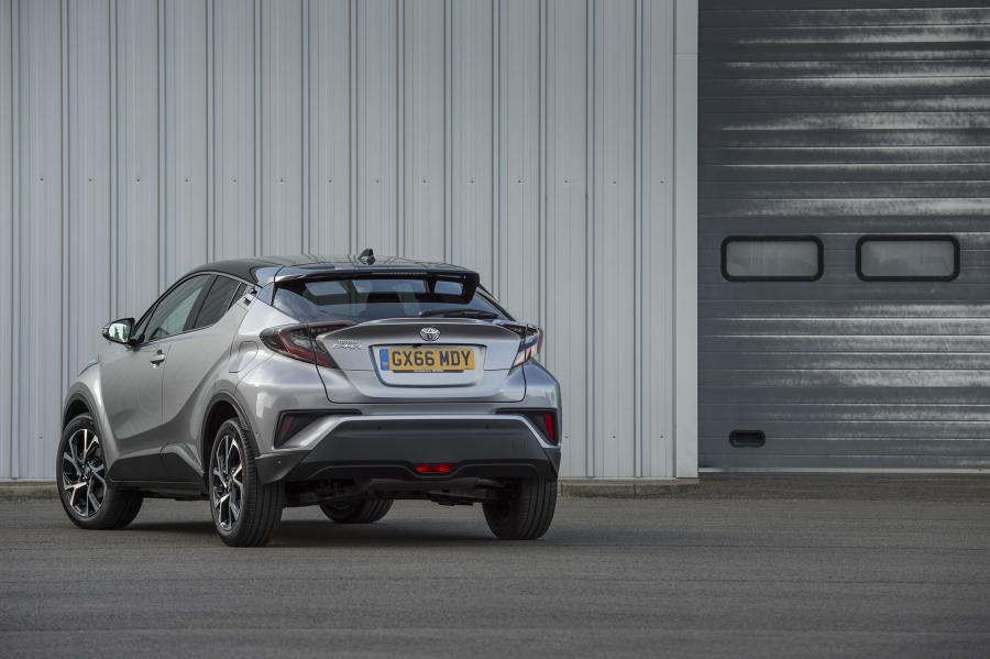  Toyota C-HR 2016 года  (UK) (фото 29 из 32)